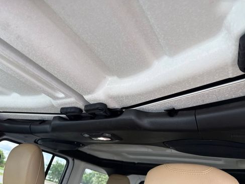 Used 2018 Jeep Wrangler Unlimited Sahara AWD/4WD image 10
