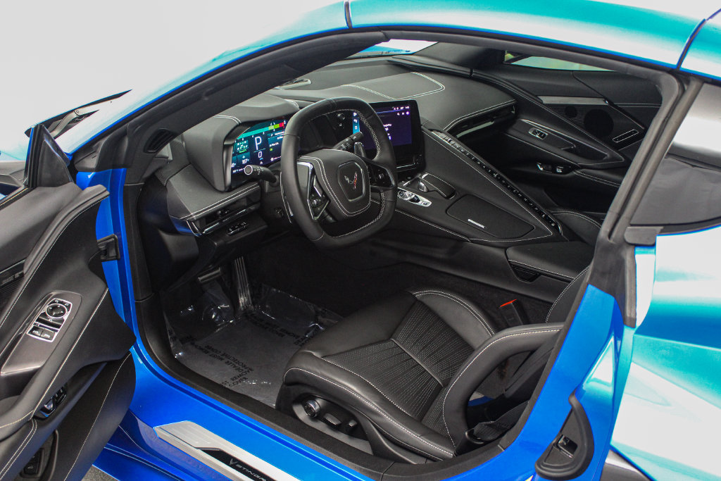 Used 2025 Chevrolet Corvette Stingray Preferred Cpe w/ Stealth Interior Trim Package RWD image 29
