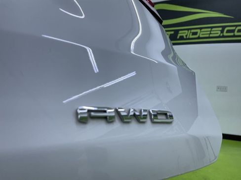 Used 2023 GMC Terrain SLT image 22