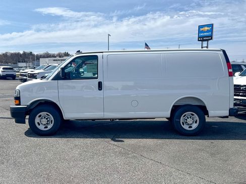 New 2025 Chevrolet Express 3500 w/ Driver Convenience Package RWD image 7