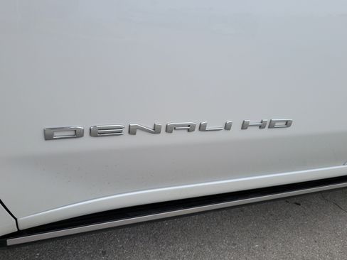 Used 2025 GMC Sierra 2500 Denali Ultimate AWD/4WD image 11