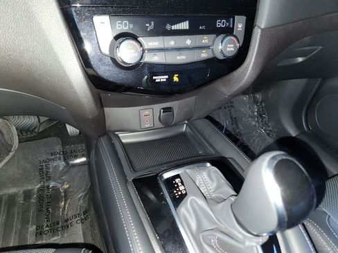 Certified 2017 Nissan Rogue SL w/ SL Premium Package image 20