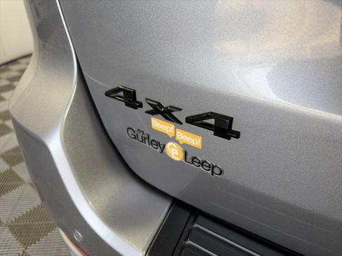 Used 2019 Jeep Grand Cherokee Altitude image 16