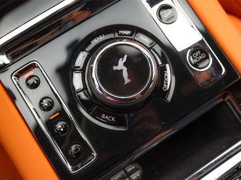 Used 2022 Rolls-Royce Cullinan w/ Dark Exterior Package image 35