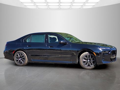 Used 2025 BMW i7 eDrive50 w/ M Sport Package RWD image 7