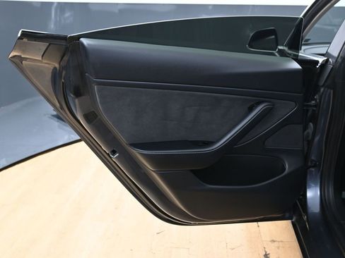 Used 2018 Tesla Model 3 Mid Range image 38