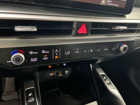 Used 2024 Kia Sorento S FWD image 11