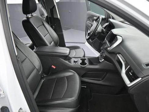 Used 2024 GMC Terrain SLT AWD/4WD image 14