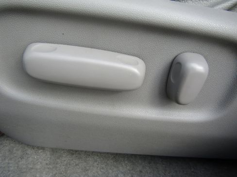 Used 2009 Toyota RAV4 Limited image 21