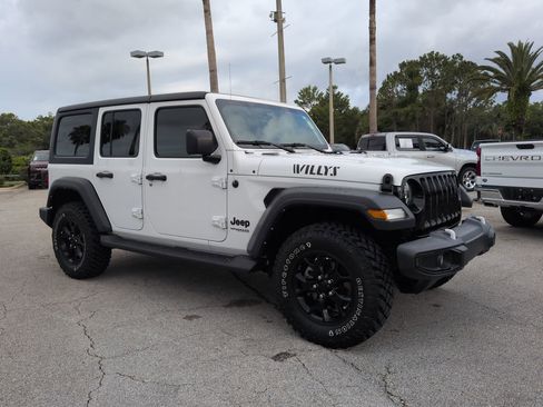 Used 2022 Jeep Wrangler Unlimited Sport AWD/4WD image 2