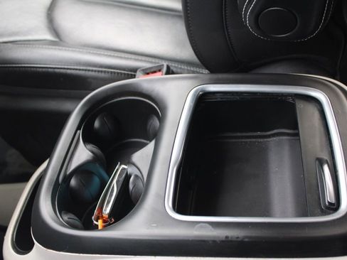 Used 2022 Chrysler Pacifica Touring-L image 42