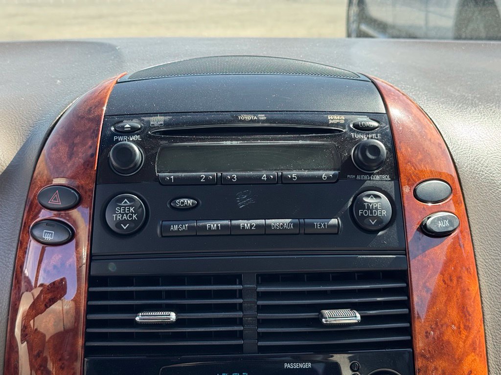 Used 2010 Toyota Sienna XLE FWD image 3