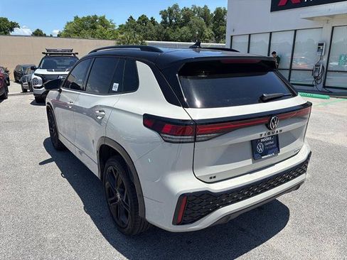 Certified 2025 Volkswagen Tiguan SE R-Line AWD/4WD image 6