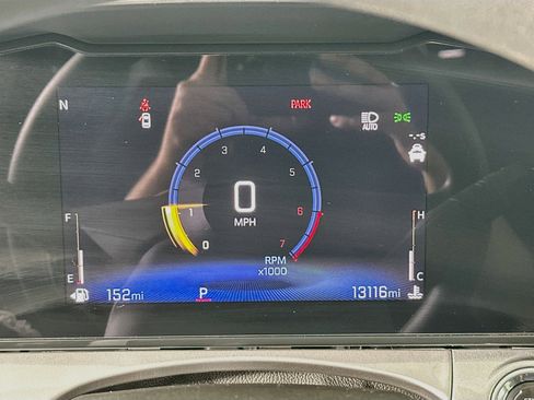Used 2025 Chevrolet Trax LT w/ LPO, Blackout Package FWD image 18