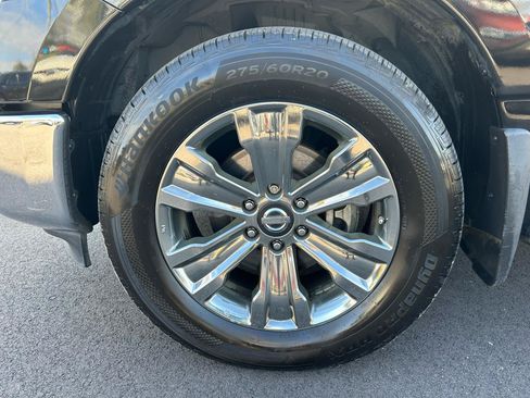 Used 2018 Nissan Titan SV w/ SV Convenience Package RWD image 9