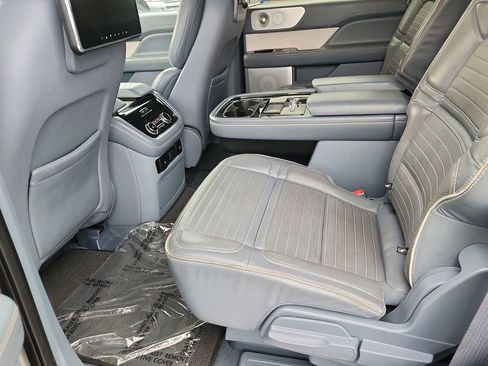 Used 2018 Lincoln Navigator Black Label AWD/4WD image 9