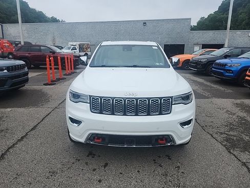 Used 2019 Jeep Grand Cherokee Overland AWD/4WD image 2
