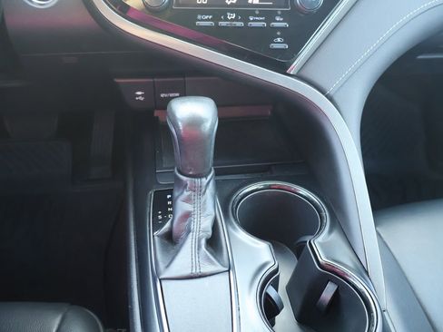 Used 2019 Toyota Camry SE image 17