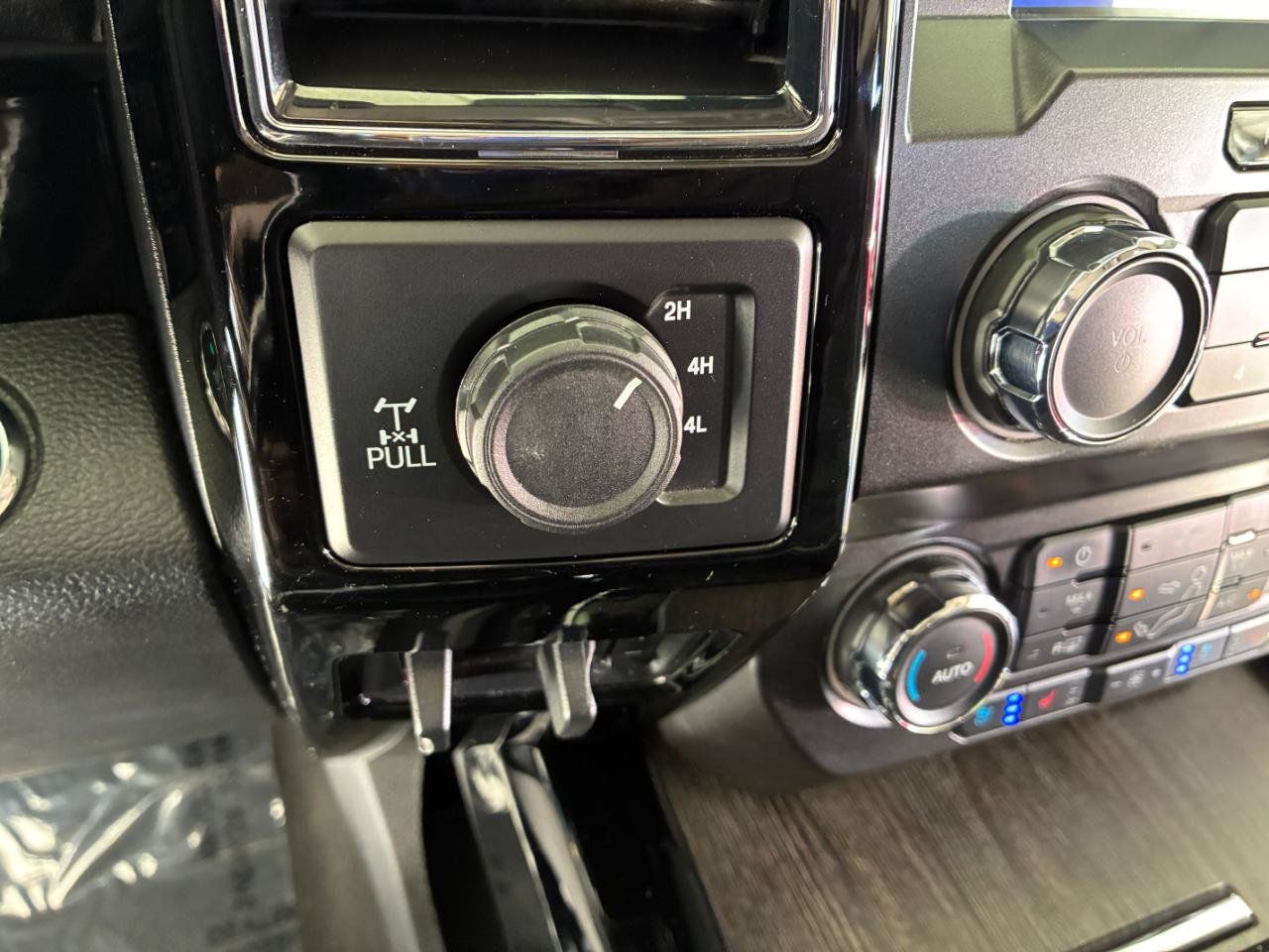Used 2021 Ford F250 Lariat w/ Lariat Ultimate Package AWD/4WD image 34