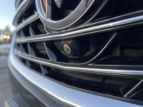 Used 2021 Buick Envision Essence w/ Technology Package I image 11