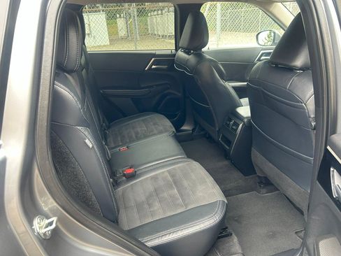 Used 2023 Mitsubishi Outlander SE AWD/4WD image 14