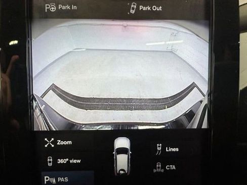 Used 2018 Volvo XC60 T5 Momentum w/ Advanced Package image 23