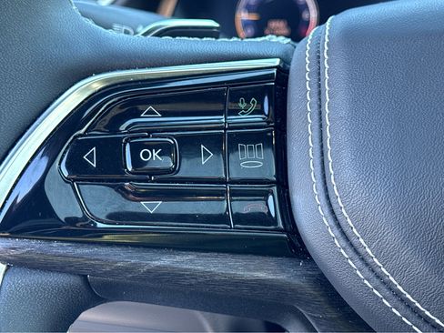 Certified 2023 Jeep Grand Cherokee Overland image 16