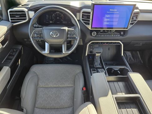 Used 2025 Toyota Tundra Limited AWD/4WD image 31