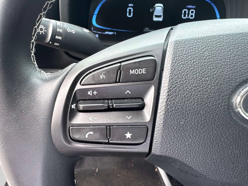 Certified 2024 Hyundai Venue Limited FWD image 20