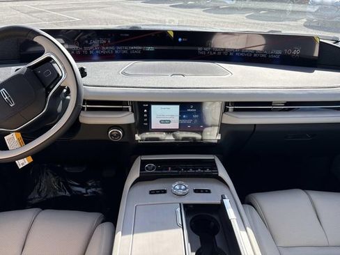 New 2025 Lincoln Navigator Reserve image 16