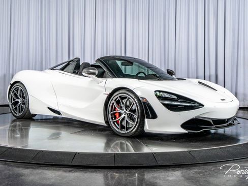Used 2022 McLaren 720S Spider image 2