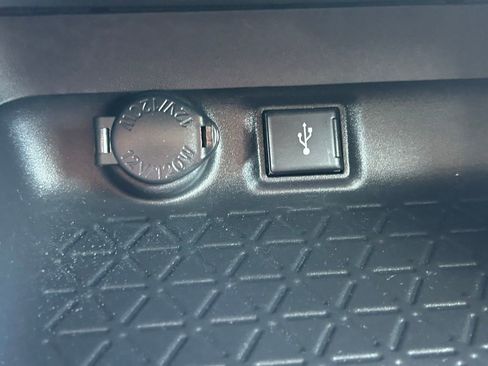 Used 2022 Toyota RAV4 LE FWD image 24