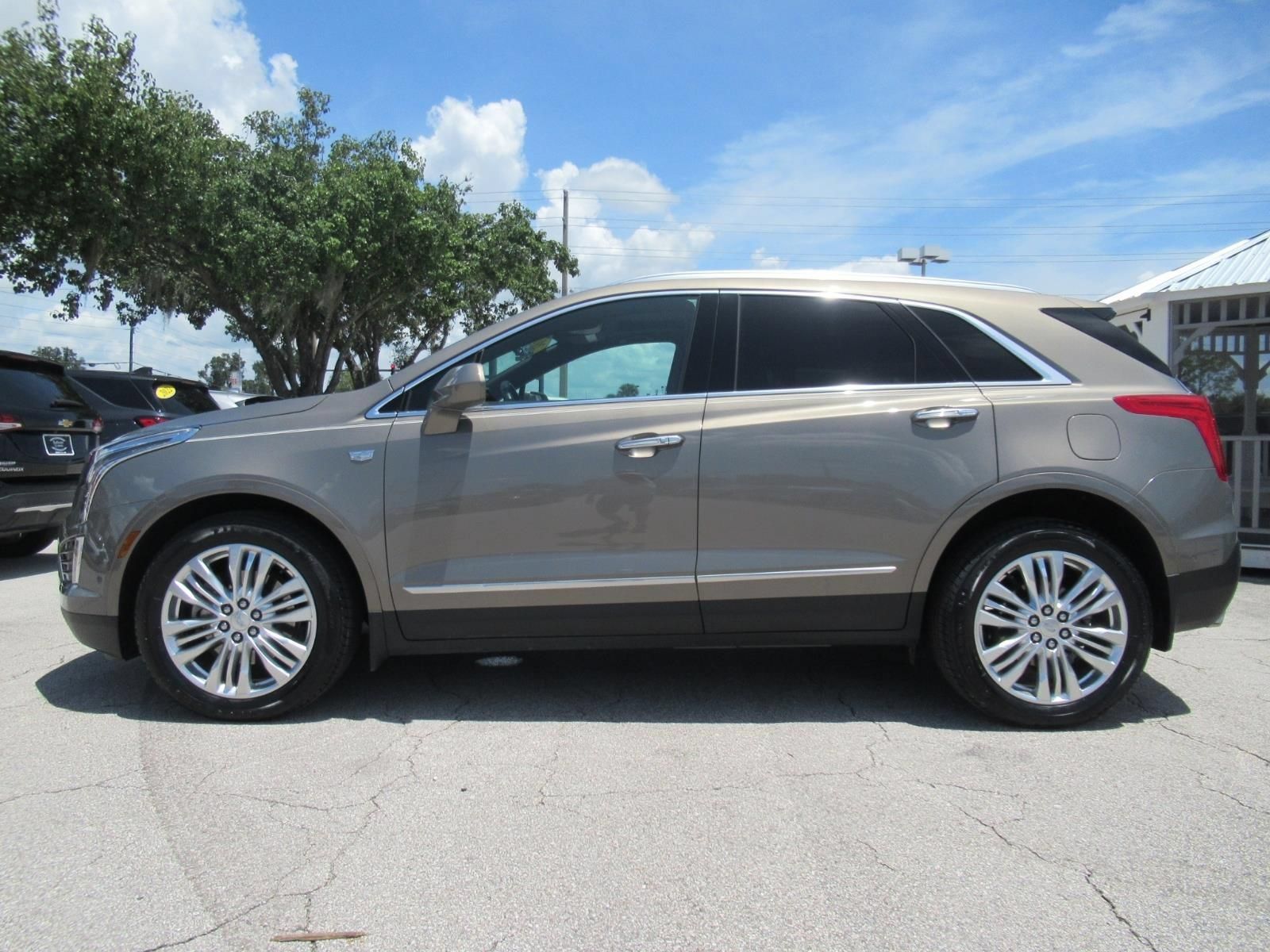 Used 2018 Cadillac XT5 Premium Luxury w/ Driver Assist Package AWD/4WD image 4