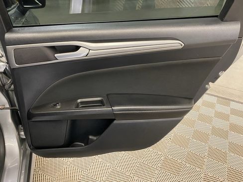 Used 2020 Ford Fusion SE image 19