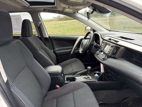 Used 2017 Toyota RAV4 XLE AWD/4WD image 24
