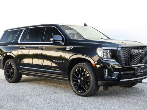 Used 2023 GMC Yukon XL Denali Ultimate image 4