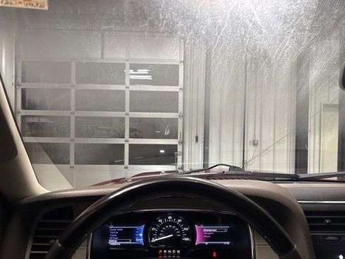 Used 2017 Lincoln Navigator Select image 8