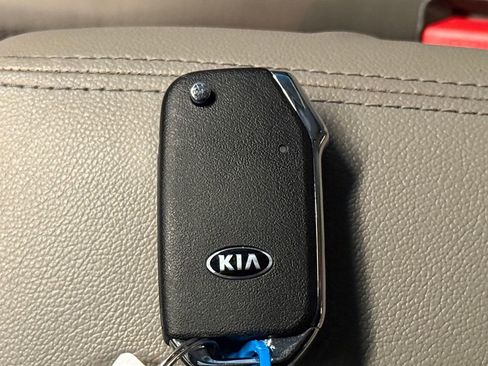 Used 2021 Kia Sportage LX AWD/4WD image 17