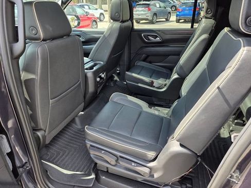 Used 2023 GMC Yukon XL SLT w/ SLT Premium Package RWD image 9
