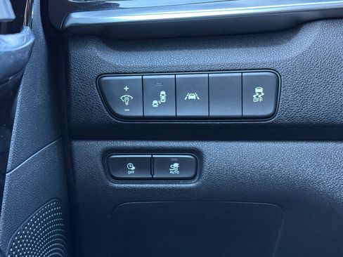 Used 2022 Kia Niro EX image 32