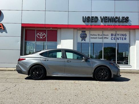 Certified 2025 Toyota Camry SE FWD image 6
