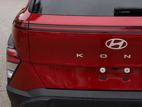 Used 2024 Hyundai Kona SEL image 18