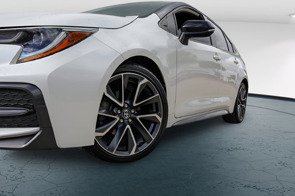 Used 2021 Toyota Corolla SE FWD image 3