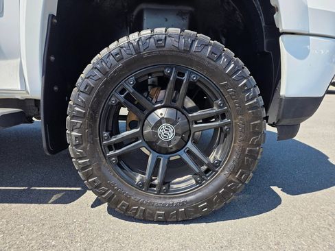 Used 2013 GMC Sierra 2500 Denali w/ Suspension Package, Off-Road AWD/4WD image 9
