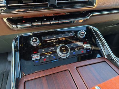 Used 2022 Lincoln Navigator Reserve image 24