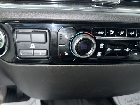 Used 2024 Chevrolet Silverado 2500 LT AWD/4WD image 22