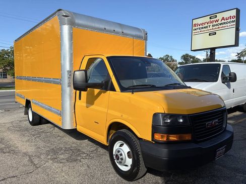 Used 2021 GMC Savana 3500 Extended w/ Power Convenience Package RWD image 3