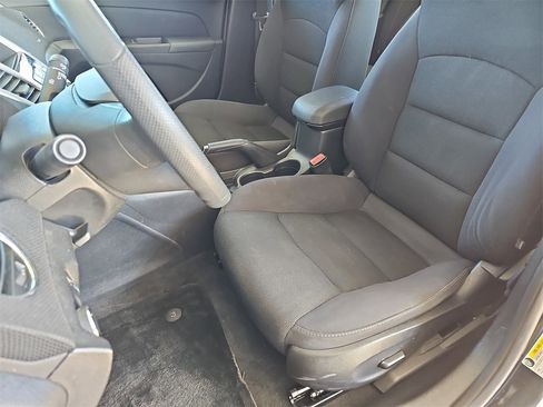 Used 2015 Chevrolet Cruze LT image 14