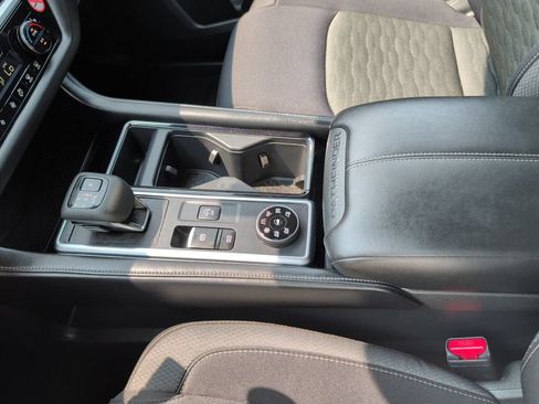 Used 2025 Nissan Pathfinder SV AWD/4WD image 25
