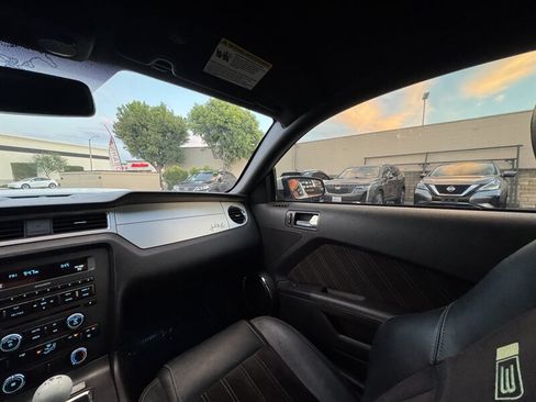 Used 2013 Ford Mustang GT Premium RWD image 31